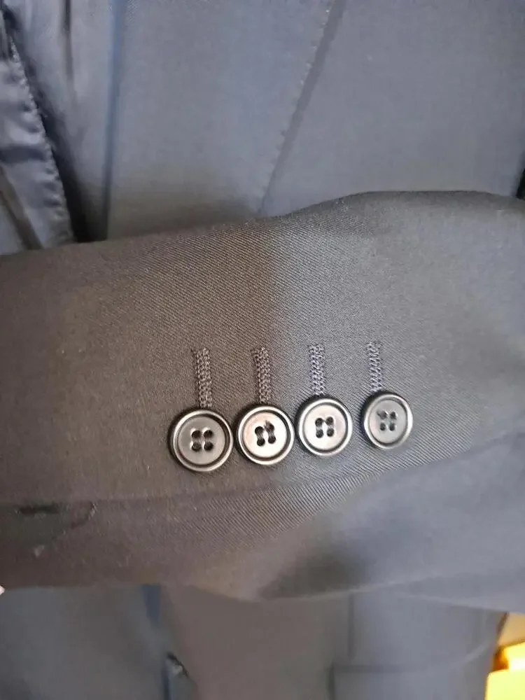 Pronto Uomo Black 2 Button Suit Made in Italy Size 44R‎